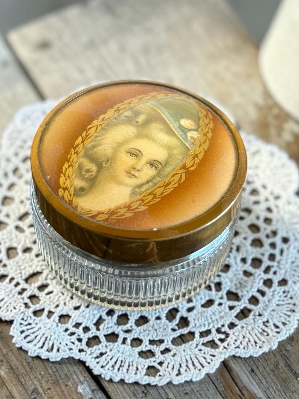 Vintage Art Deco Glass Vanity Powder Jar – Portrait Miniature Lid – 2"